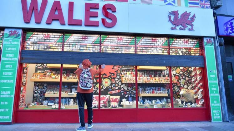 Lockdown in Wales: Geschäfte dürfen nur noch "essenzielle Waren" verkaufen.