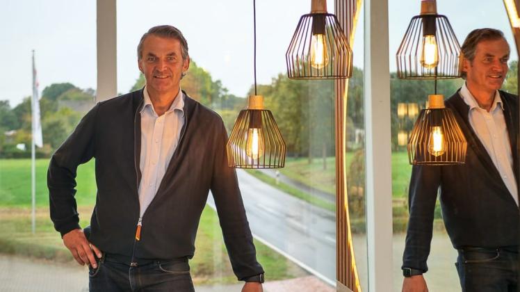 Carsten Wichmann ist seit 2013 Geschäftsführer der Ideentischlerei Sandkuhl in Ganderkesee, bei der er vor knapp 40 Jahren selbst als Lehrling begonnen hatte.