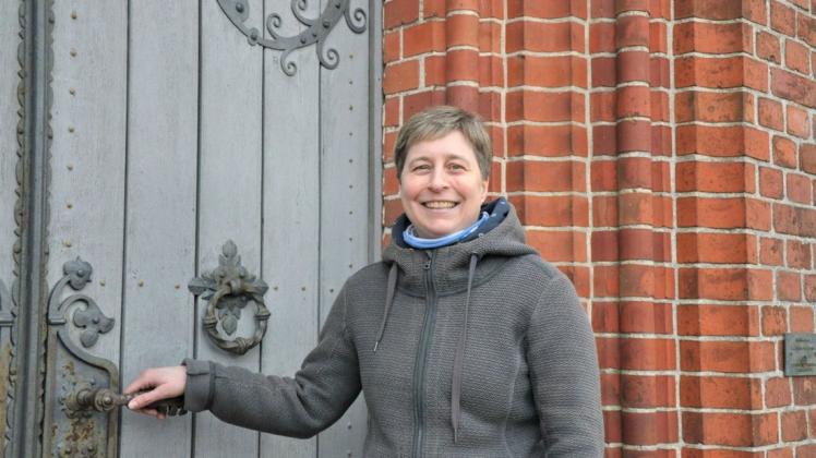Die Kirchentür bleibt zu. Pastorin Kristin Gatscha hat sich für das Weihnachtsfest etwas Neues einfallen lassen.