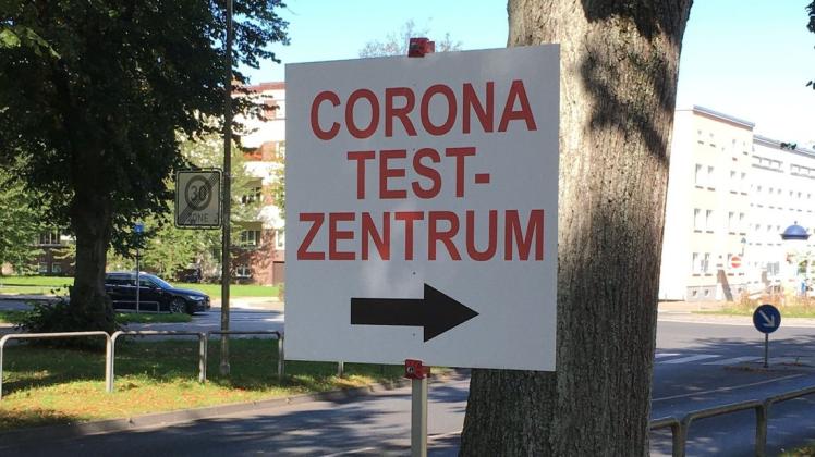 Jede Woche werden im Corona-Testzentrum in der Schillingallee 100 bis 200 Abstriche pro Tag gemacht. Das teilte Dr. Micha Löbermann, Abteilung für Tropenmedizin, Infektionskrankheiten und Sektion Nephrologie, mit.