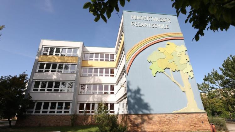 Nach der 12. Klasse in der vergangenen Woche muss nach einem positiv getesteten Schüler auch eine neunte Klasse der Hundertwassergesamtschule in Lichtenhagen in Quarantäne.