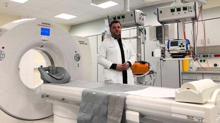 Im neuen Schockraum in der Notaufnahme können Dr. Michael Selbach und sein Team jetzt auch instabile Patienten mit Hilfe eines CT untersuchen.