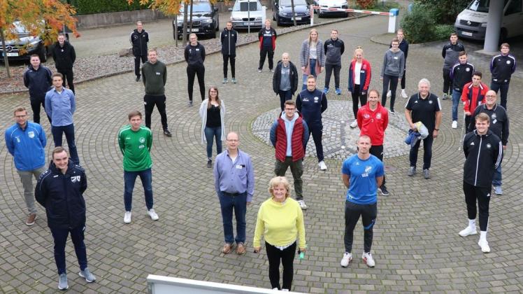24 ehrenamtliche Mitarbeiter niedersächsischer Fußball-Vereine haben an einer Fortbildung des NFV in Barsinghausen teilgenommen.