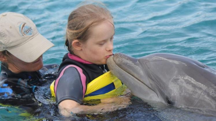 Finja Mahnke machte bei der Delfintherapie auf Curaçao große Fortschritte.