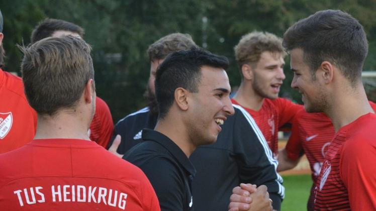 Trainer Selim Karaca und Torjäger Marvin Lohfeld vom TuS Heidkrug jubelten über die eroberte Tabellenführung in der Fußball-Bezirksliga nach dem 3:2 über GVO Oldenburg.