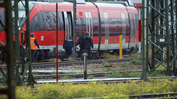 In einem abgestellten Zug in Köln wurde ein Sprengsatz entdeckt.