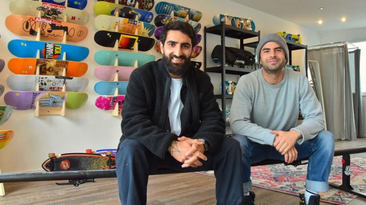 Geschäftsinhaber Ümit Akbulut und Workshop-Leiter Kerem Elver starten in Kürze mit dem ersten Delmenhorster Skateboard-Shop durch.