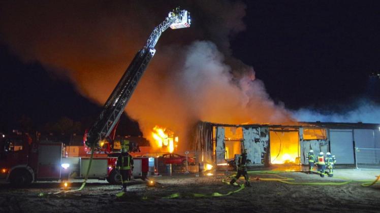 Der Brand auf dem Ex-Möller-Areal in Delmenhorst beschäftigt weiterhin nicht nur die Behörden.