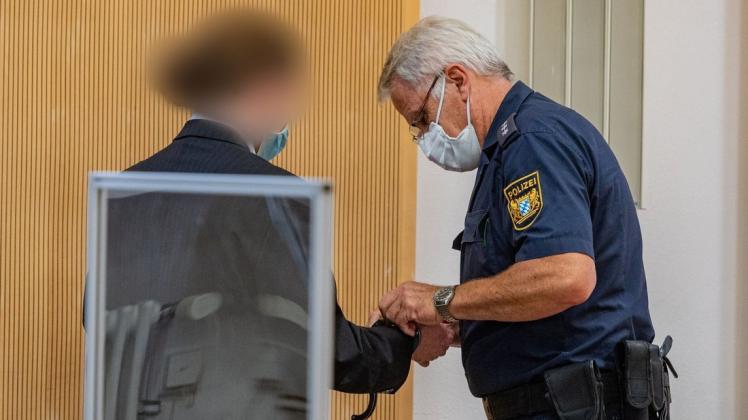 Urteil im Fall Maria Baumer: Der Angeklagte und damalige Verlobte der Frau ist wegen Mordes zu lebenslanger Haft verurteilt worden. Urteil im Fall Maria Baumer: Der Angeklagte und damalige Verlobte der Frau ist wegen Mordes zu lebenslanger Haft verurteilt worden.