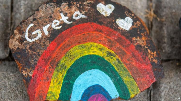 Nach dem gewaltsamen Tod der dreijährigen Greta wurde nun eine Erzieherin wegen Mordes angeklagt.