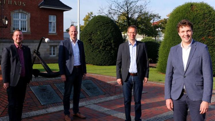 Den neuen Klimaschutzmanager der Region Papenburg-Dörpen-Rhede, Thomas Nienhaus (rechts), stellten die Bürgermeister (von links) Jan Peter Bechtluft (Papenburg), Jens Willerding (Rhede) und Hermann Wocken (Dörpen) vor.