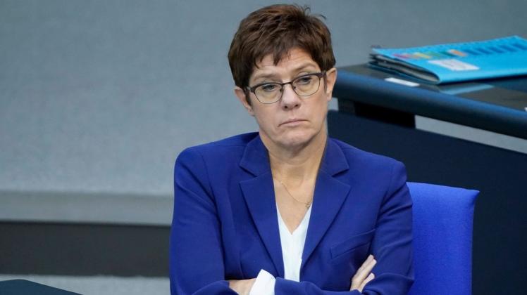 Verteidigungsministerin Annegret Kramp-Karrenbauer hat die vakante Stelle beim militärischen Abschirmdienst neu besetzt.
