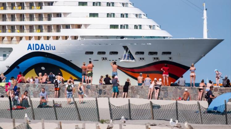Die „Aida Blu“ kam im Juli ohne Passagiere in Warnemünde an. Mitte Oktober soll sie mit Hunderten Passagieren an Bord übers Mittelmeer schippern.