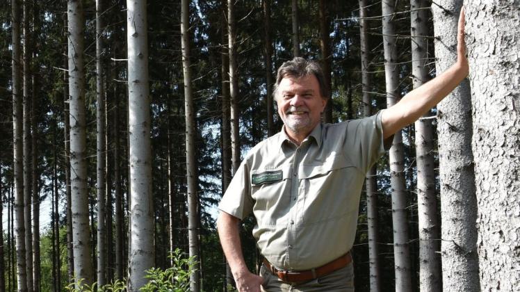 Ab jetzt geht es für ihn nur noch aus privaten Gründen in den Wald: Jochen Albrecht wird nach 32 Jahren als Bezirksförster in Aschendorf in der Ruhestand versetzt.