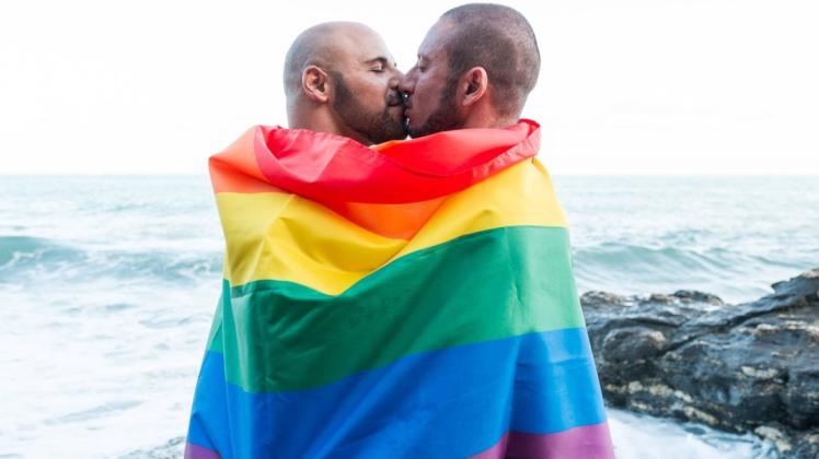 Homosexuelle haben auf süffisante Weise den Hashtag #proudboys einer rechtsextremen Gruppe gekapert.