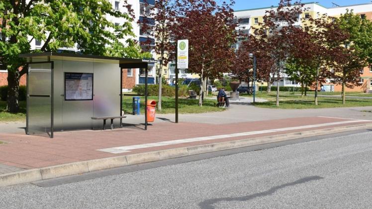 Nach der Umgestaltung des Kreuzungsbereichs Kolumbusring/Vitus-Bering-Straße soll es unter anderem für Kinder möglich sein, sicherer über die Straße zur Bushaltestelle am Schmaler Zentrum zu gelangen.