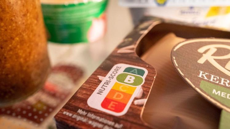Das Lebensmittel-Logo "Nutri Score" ist bereits auf einzelnen Produkten in deutschen Supermärkten abgebildet.