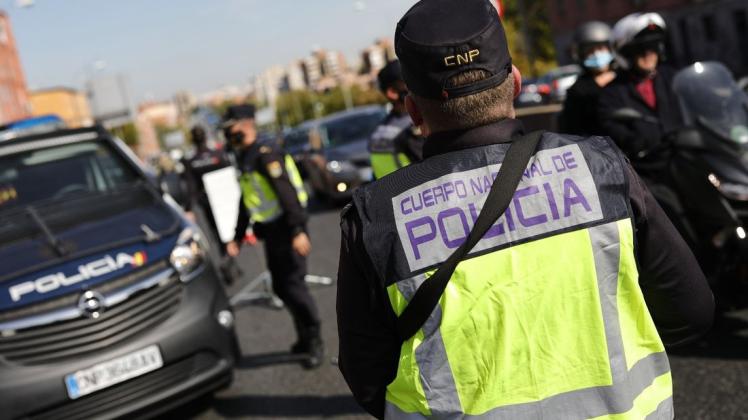 Angesichts hoher Corona-Zahlen hat die spanische Regierung den Notstand über Madrid verhängt hat. Der Notstand soll für zwei Wochen gelten.