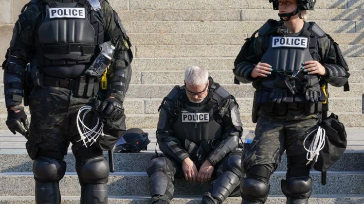 Polizisten in den USA haben einen autistischen Jungen angeschossen und schwer verletzt. Polizisten in den USA haben einen autistischen Jungen angeschossen und schwer verletzt.