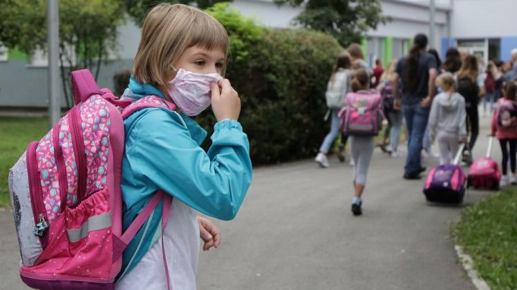Mädchen leiden stärker unter den Auswirkungen der Corona-Pandemie als Jungen.