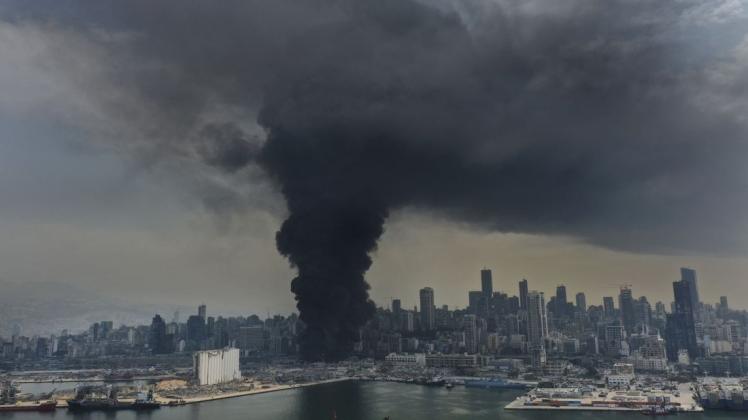 Mehr als einen Monat nach der verheerenden Explosion in Beirut ist im Hafen der libanesischen Hauptstadt erneut ein großes Feuer ausgebrochen.