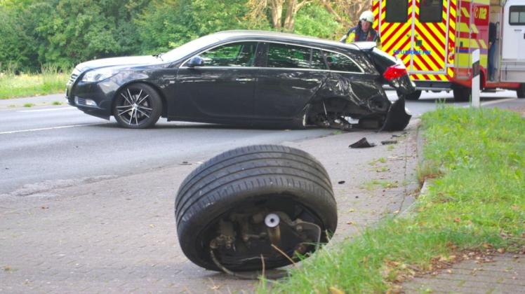 Bei dem Unfall auf der Syker Straße in Delmenhorst sind 20.000 Euro Schaden entstanden. Bei dem Unfall auf der Syker Straße in Delmenhorst sind 20.000 Euro Schaden entstanden.