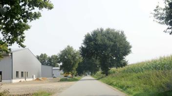 An beiden Seiten der Straße Mühlenort hält die Gemeinde Voltlage Gewerbeflächen vor. Die Flächen südlich der Straße (im Bild rechts) werden demnächst erschlossen.