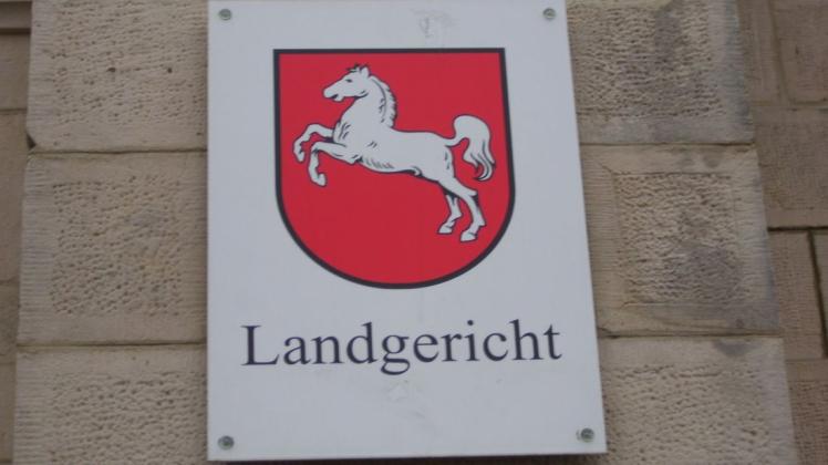 Wegen des Vorwurfs der Vergewaltigung muss sich derzeit ein 30-jähriger Mann aus Lingen vor dem Landgericht Osnabrück verantworten. Wegen des Vorwurfs der Vergewaltigung muss sich derzeit ein 30-jähriger Mann aus Lingen vor dem Landgericht Osnabrück verantworten.