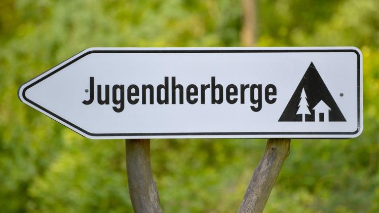 Einrichtungen der Kinder- und Jugendbildung sowie der Kinder- und Jugendarbeit sind durch die Corona-Pandemie in eine finanzielle Notlage geraten. Einrichtungen der Kinder- und Jugendbildung sowie der Kinder- und Jugendarbeit sind durch die Corona-Pandemie in eine finanzielle Notlage geraten.