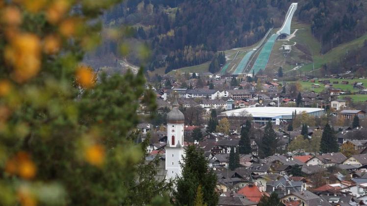 In Garmisch-Partenkirchen ist es zu einem Corona-Ausbruch durch eine Superspreaderin gekommen.