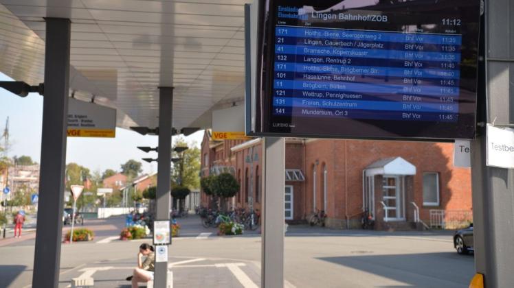 Zur Verbesserung des ÖPNV sollen auch Anzeigen mit Echtzeitinformationen an den Haltestellen, wie hier im Testbetrieb am Zentralen Omnibusbahnhof in Lingen, beitragen.