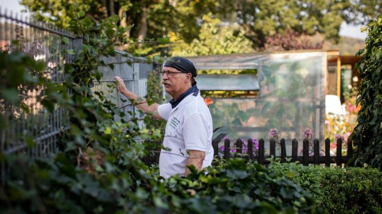 Direkt hinter dem Zaun des Kleingartenvereins Weseresch soll ein Neubaugebiet entstehen. Ausgerechnet dort plante der Vorsitzende Hartmut Siefke bisher allerdings mit neuen Parzellen für künftige Kleingärtner.