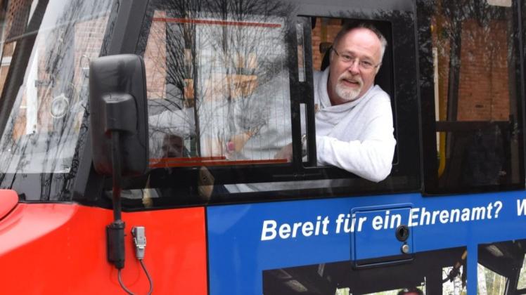 1. Vorsitzender Günter Prüß und seine Mitstreiter beim Verein Bürgerbus Ganderkesee nehmen jetzt wieder bis zu acht Fahrgäste mit (Archivfoto). 1. Vorsitzender Günter Prüß und seine Mitstreiter beim Verein Bürgerbus Ganderkesee nehmen jetzt wieder bis zu acht Fahrgäste mit (Archivfoto).