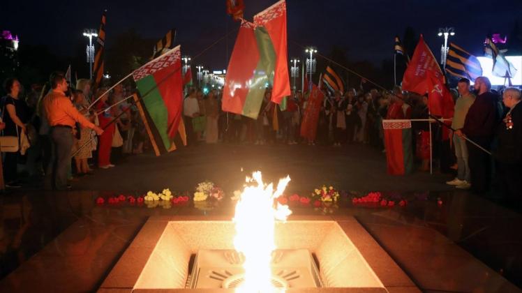 Seit einiger Zeit demonstrieren Menschen in Belarus gegen den umstrittenen Staatschef Alexander Lukaschenko.
