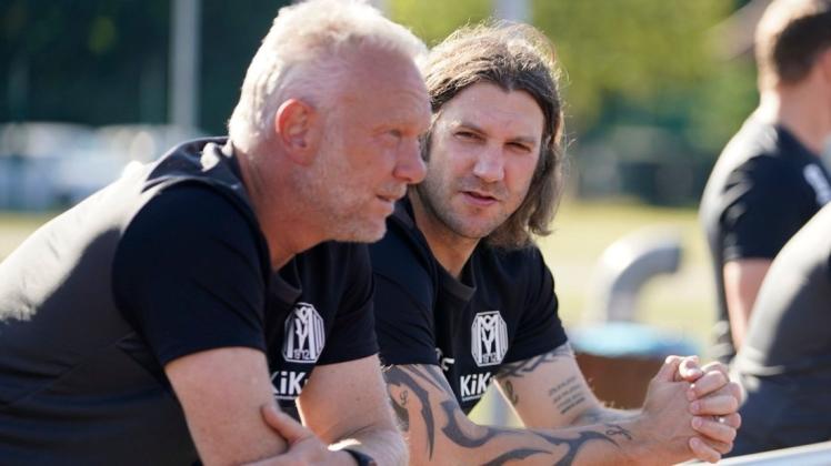 Tauschen sich oft aus: Meppens Trainer Torsten Frings (rechts) und Co-Trainer Mario Neumann.