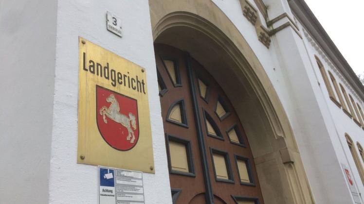 Ein gebürtiger Papenburger ist vor dem Landgericht Aurich zu einer vierjährigen Haftstrafe verurteilt worden. Ein gebürtiger Papenburger ist vor dem Landgericht Aurich zu einer vierjährigen Haftstrafe verurteilt worden.