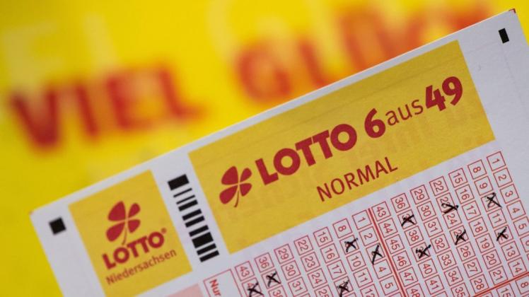 "Lotto 6 aus 49": Lotto spielen in Deutschland wird teurer.