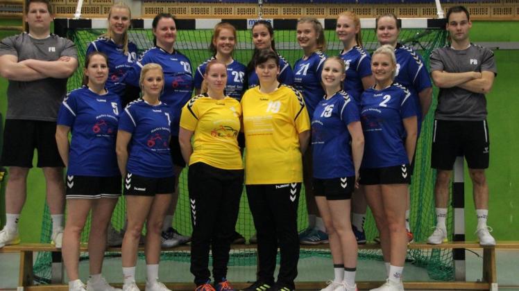 Die HSG-Handballerinnen von Trainer Philipp Bolte (rechts). Die HSG-Handballerinnen von Trainer Philipp Bolte (rechts).