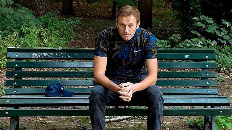 Oppositionspolitiker Nawalny kämpft sich nach Tagen im Koma zurück.