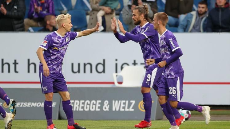 Der VfL Osnabrück siegt mit 2:1 gegen Hannover 96. Der VfL Osnabrück siegt mit 2:1 gegen Hannover 96.