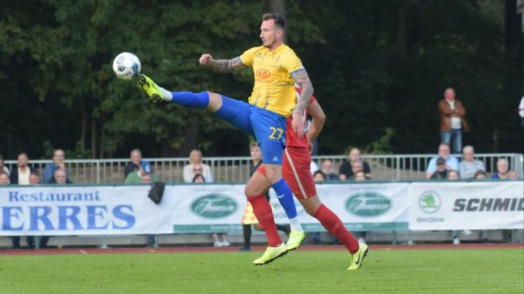 Der SV Atlas Delmenhorst hat sein erstes Heimspiel der Regionalliga-Saison 2020/21 verloren. Der Aufsteiger um Dimitrios Ferfelis (vorn) kassierte gegen den TSV Havelse eine schmerzhafte Packung. Der SV Atlas Delmenhorst hat sein erstes Heimspiel der Regionalliga-Saison 2020/21 verloren. Der Aufsteiger um Dimitrios Ferfelis (vorn) kassierte gegen den TSV Havelse eine schmerzhafte Packung.