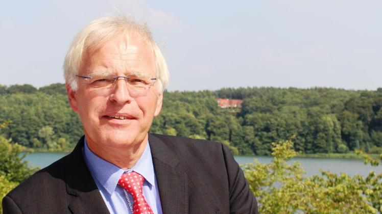 Reinhard Sager (CDU), Präsident des Deutschen Landkreistages und Landrat von Ostholstein, fordert eine Obergrenze für private Feiern von höchstens 50 Teilnehmern.