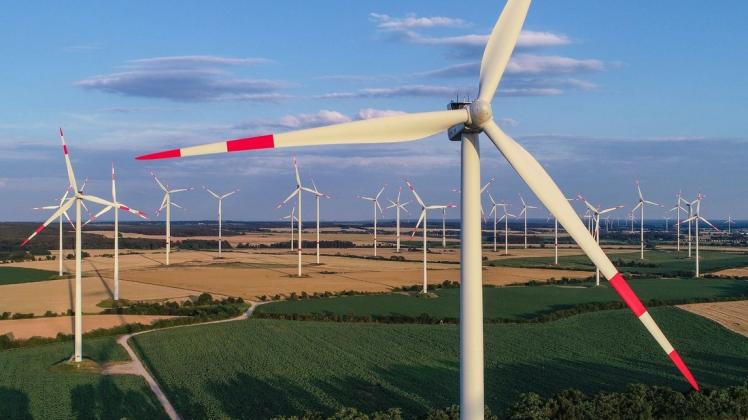 Windräder in Brandenburg. Auch in Gorlosen ist ein Windpark geplant und bereits genehmigt - mit acht Anlagen.Die Gemeinde kämpft dagegen.