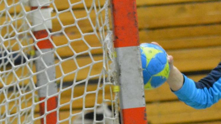 Die A-Jugend-Handballerinnen der HSG Hude/Falkenburg sind mit einem Sieg in die Landesliga-Relegation gestartet (Symbolbild).
