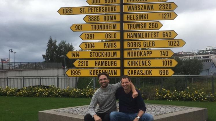 Noch mehr 1385 Kilometer bis nach Hause: Nils Kalle (rechts) in Norwegen mit seinem Freund Björn.
