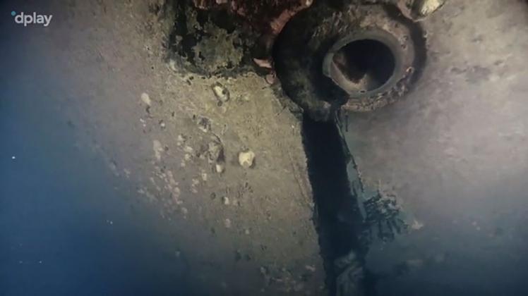 Wrack der Estonia: Auf der Steuerbordseite entdeckt ein Tauchroboter zuvor unbekanntes, vier Meter hohes und 1,20 Meter breites Loch im Schiffsrumpf.
