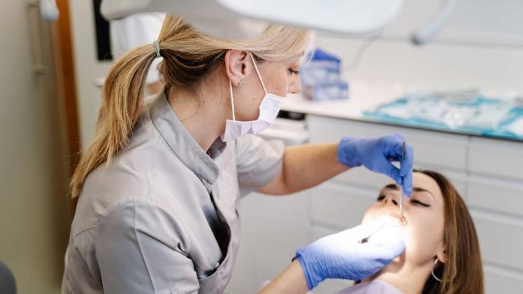 Ab Oktober steigt der Krankenkassen-Zuschuss für Zahnersatz.