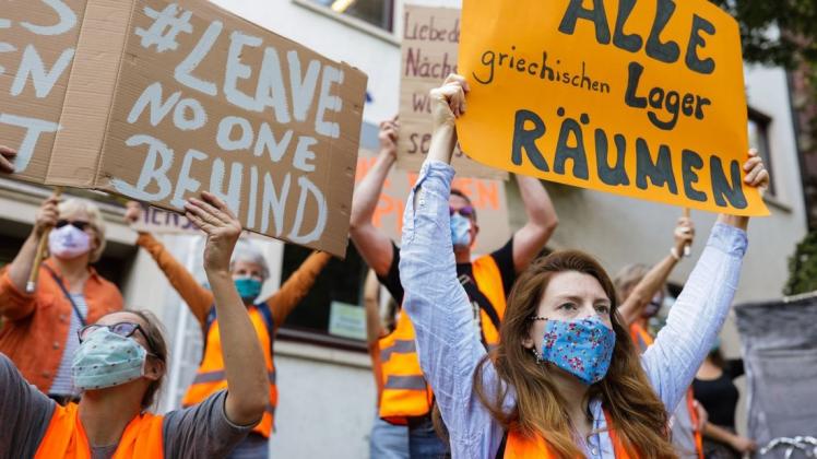 Seebrücke-Demo vor dem Büro des CDU-Bundestagsabgeordneten Mathias Middelberg (CDU). Seebrücke-Demo vor dem Büro des CDU-Bundestagsabgeordneten Mathias Middelberg (CDU).