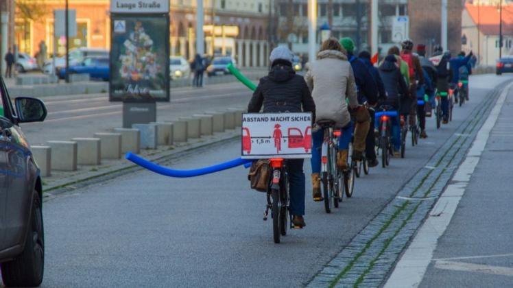 Der Radentscheid Rostock setzt sich für eine fahrrad- und fußgängergerechte Stadt ein.