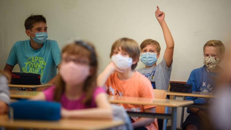 Im Unterricht müssen in NRW bald keine Masken mehr getragen werden.